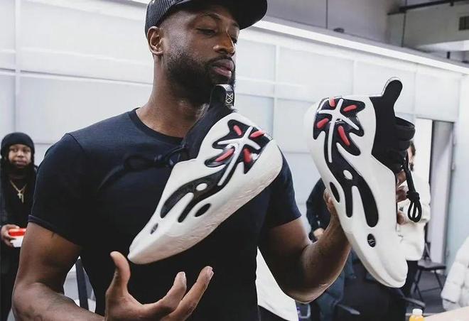 图片报：穆西亚拉今天进行了单独训练，乌尔比希也完成了训练（图片报：穆西亚拉今日进行个人训练，乌尔比希亦已完成训练）