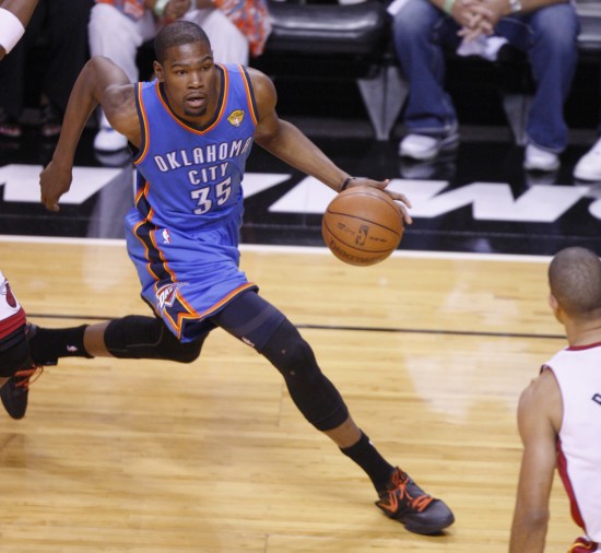 猛龙主帅：末节想用莺歌换下巴特尔 前者让我把后者继续留在场上（猛龙主帅：末节本想用莺歌替下巴特尔，最终在莺歌建议下让巴特尔继续留场）