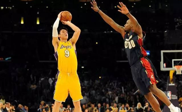 赵松源：想要帮助球队要先适应打法；希望脚下和头球兼备（赵松源：融入打法才能更好助队，力求脚下与头球并重）