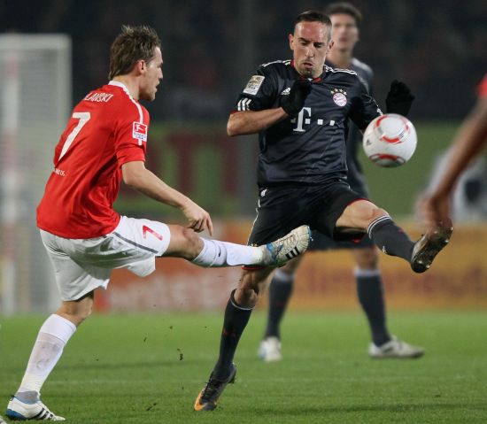 马卡：马斯坦托诺将进行保守治疗，康复过程严格遵循渐进原则（马卡：马斯坦托诺选择保守治疗，康复将严格循序渐进）