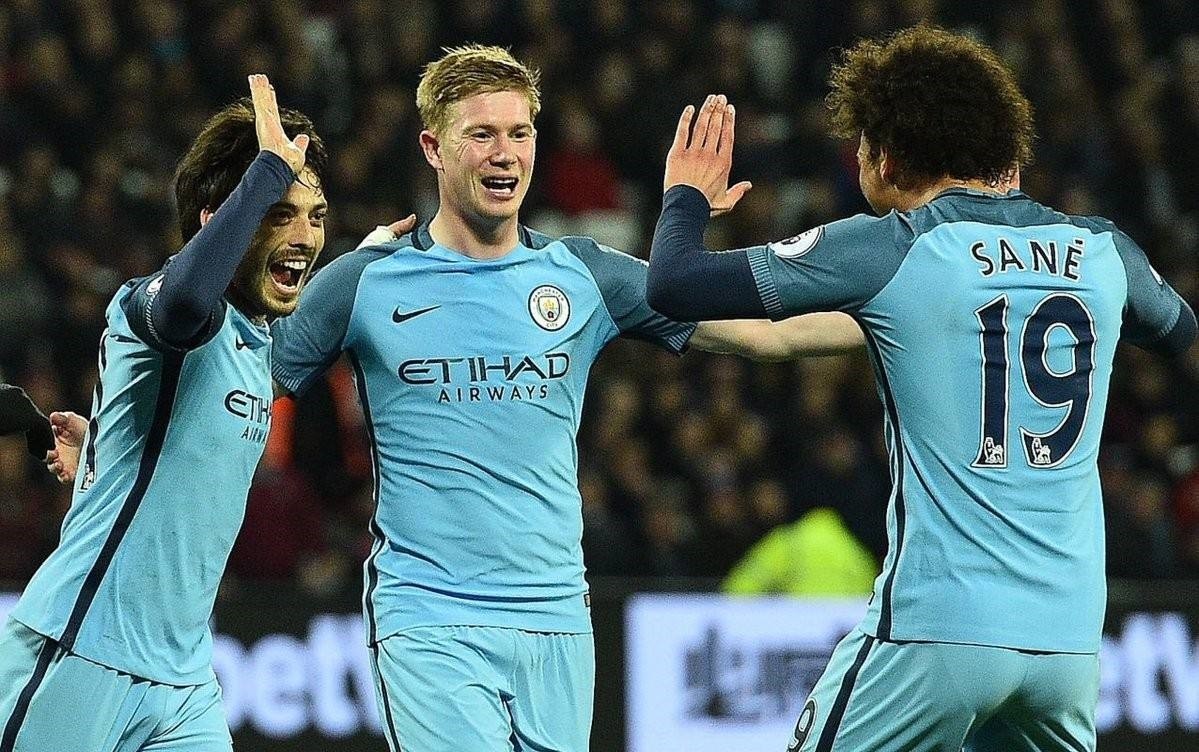 TA：因现代足球重视边路与攻防转换，菱形中场阵型已几乎绝迹（TA：现代足球偏重边路与攻防转换，菱形中场几乎消失）