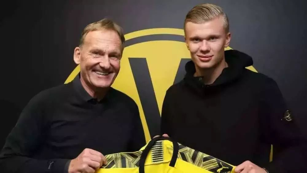 上海足协祝贺海港三连冠：上海足球史上已留下你们浓重的一笔（上海足协向海港致贺三连冠：已在上海足球史写下浓墨重彩一笔）