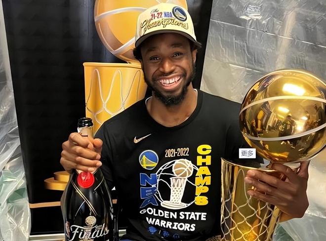 18岁新秀王洪泽CBA首秀获赞成熟如28岁（18岁新星王洪泽CBA处子战表现老练，被赞宛如28岁）