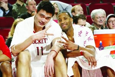 西媒：亚马尔改踢前腰全面爆发，进攻数据耀眼还完成7次抢断（西媒：亚马尔改打前腰全面开花，进攻端耀眼并完成7次抢断）