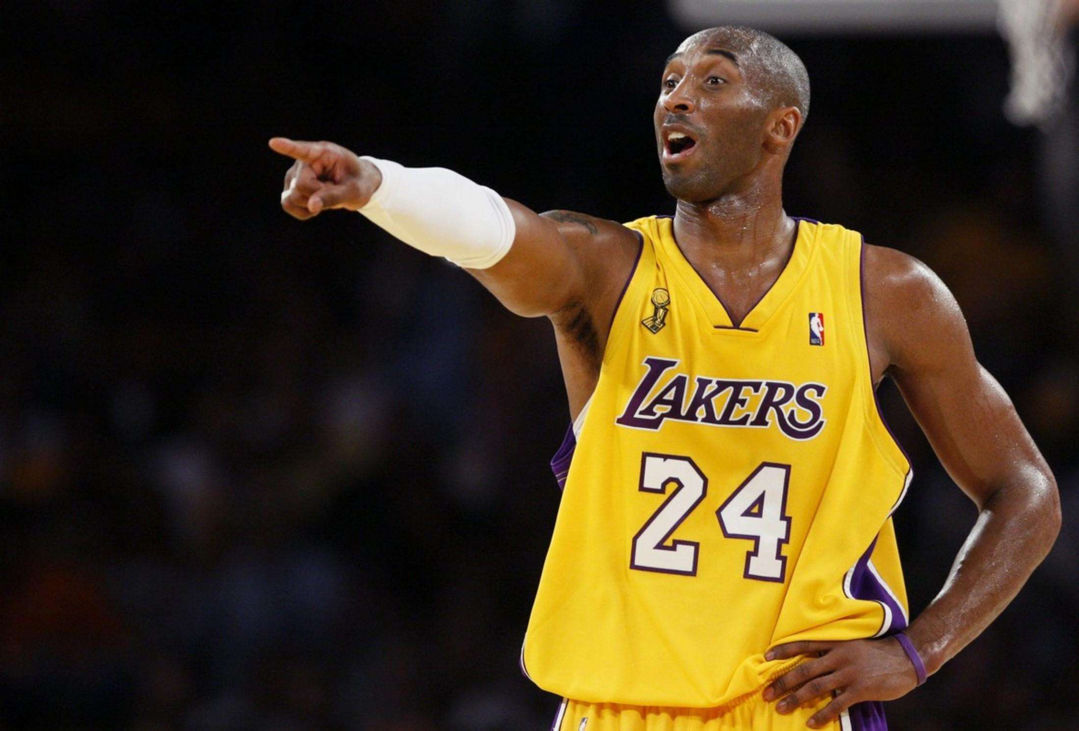 进攻表现不错！朱松玮半场8中5&三分2中1拿到11分4篮板（火力全开！朱松玮半场8投5中、三分2投1中拿下11分4篮板）