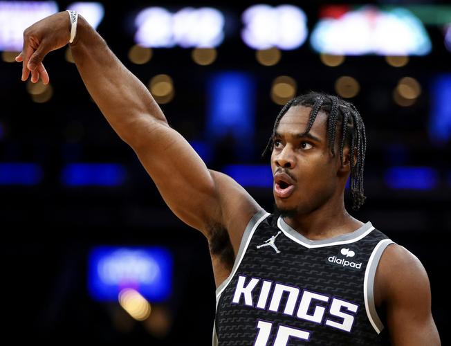 状态火热！谢泼德三分9中6轰28分6助攻（谢泼德火力全开：三分9投6中，砍下28分6助攻）