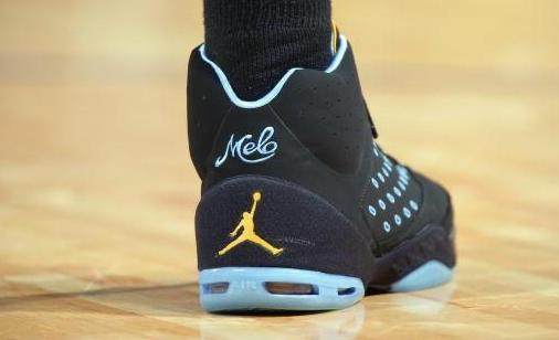 防守时怎样不被轻松过？（如何防守不被轻易突破？）