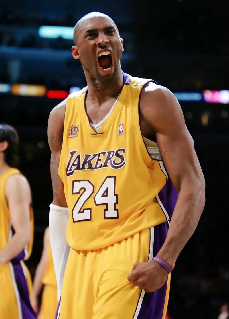 16岁的天空：多特蒙德超新星阿尔伯特本轮青年欧冠集锦（16岁正当红：多特蒙德新星阿尔伯特本轮青年欧冠高光集锦）