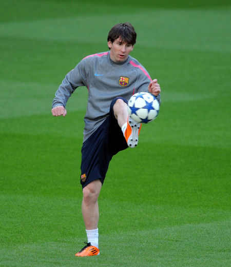 NBA杯四分之一决赛尼克斯对猛龙 唐斯出战成疑 麦克布莱德缺阵（NBA杯八强战尼克斯对阵猛龙：唐斯出战成疑，麦克布莱德缺席）