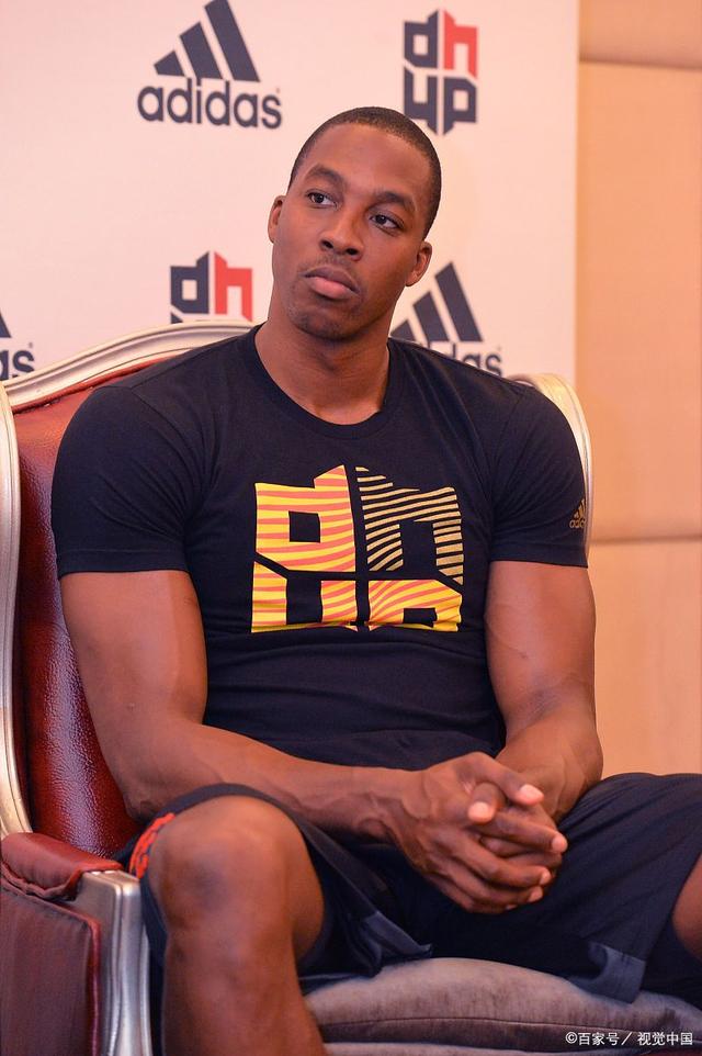 文班半场6中2贡献4分4篮板，正负值-7全队最低（文班半场6投2中仅得4分4篮板，正负值-7居全队最低）