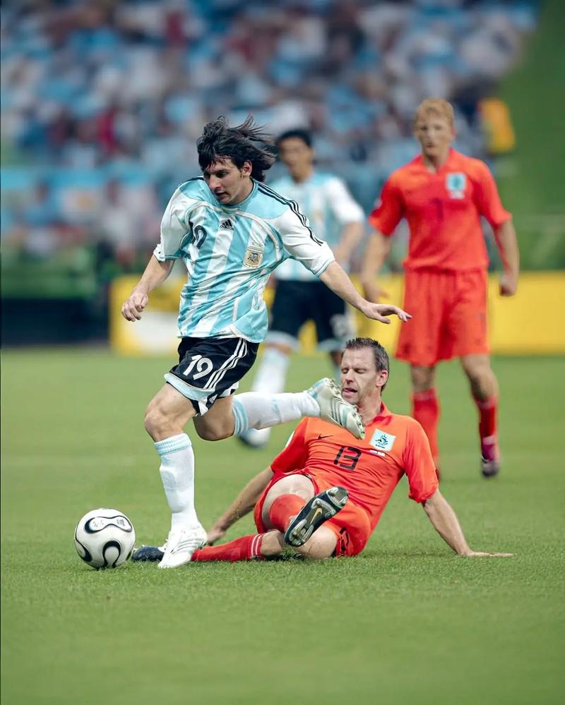 记者：切尔西认为边路球员充足，所以不去推进塞门约的转会（记者：边路人手充裕，切尔西暂不推进塞门约转会）