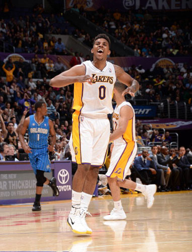 西甲：皇马主场2-1击败皇家贝蒂斯（西甲：皇马主场2-1力克皇家贝蒂斯）