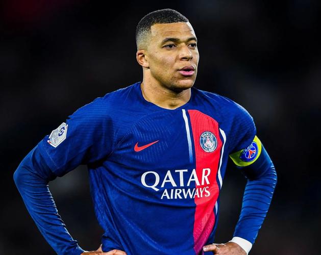 范德芬：伊萨克是最难对付的对手，他是非常全面的顶级球员（范德芬称伊萨克为最难缠对手：全面且顶级的球员）