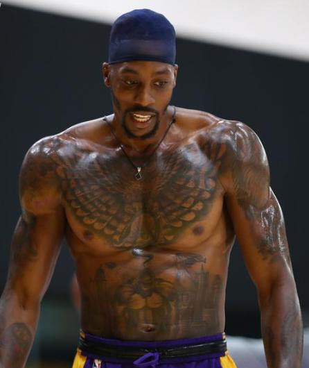 湖人浓眉哥篮下统治锁定胜利（浓眉内线碾压助湖人锁定胜局）